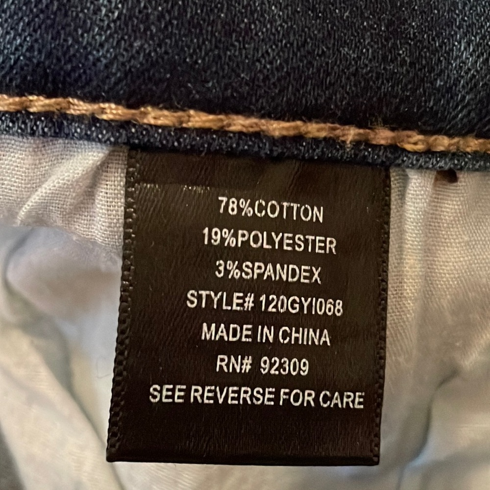 Colleen Lopez - Picture 5 of 6